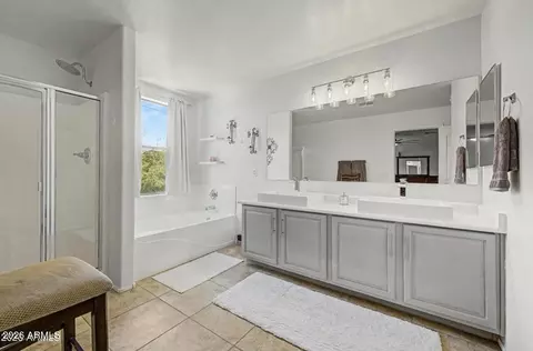 Bath - 1821 E Patrick Ln, Phoenix, AZ 85024 photo 2 of 4