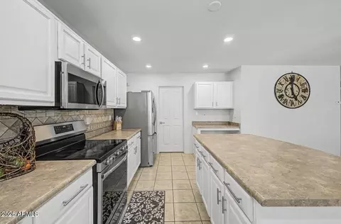 Kitchen - 1821 E Patrick Ln, Phoenix, AZ 85024 photo 2 of 2