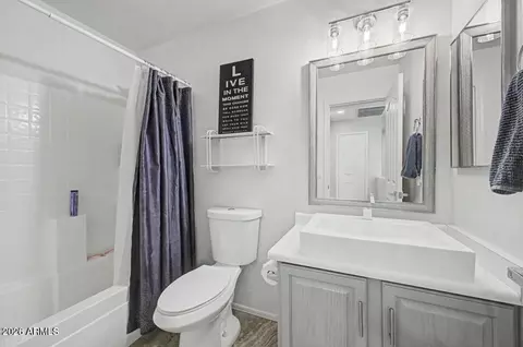 Bath - 1821 E Patrick Ln, Phoenix, AZ 85024 photo 4 of 4