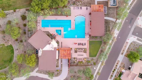 View/Area - 719 E Summerside Rd, Phoenix, AZ 85042 photo 7 of 8