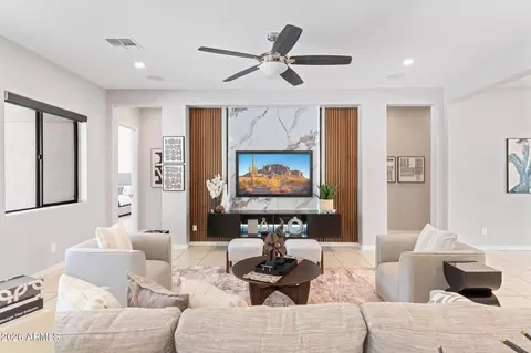 Living - 719 E Summerside Rd, Phoenix, AZ 85042 photo 1 of 2