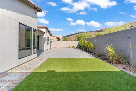 Exterior - 719 E Summerside Rd, Phoenix, AZ 85042 photo 6 of 10