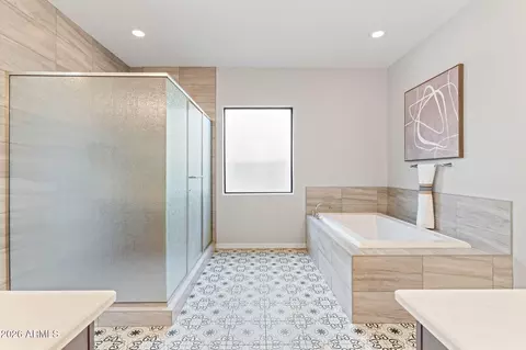 Bath - 719 E Summerside Rd, Phoenix, AZ 85042 photo 2 of 6