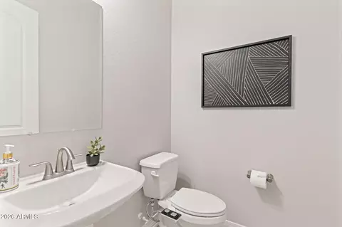 Bath - 719 E Summerside Rd, Phoenix, AZ 85042 photo 6 of 6
