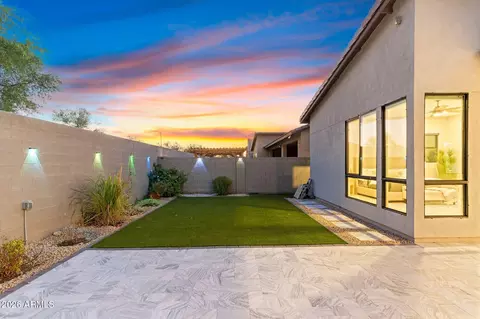 Exterior - 719 E Summerside Rd, Phoenix, AZ 85042 photo 9 of 10