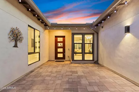 Exterior - 719 E Summerside Rd, Phoenix, AZ 85042 photo 7 of 10