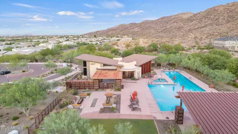 View/Area - 719 E Summerside Rd, Phoenix, AZ 85042 photo 4 of 8