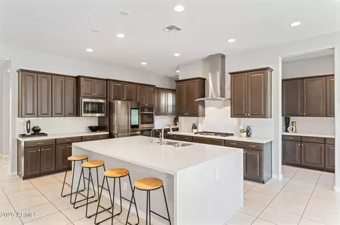 Kitchen - 719 E Summerside Rd, Phoenix, AZ 85042 photo 1 of 2