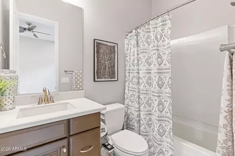 Bath - 719 E Summerside Rd, Phoenix, AZ 85042 photo 3 of 6
