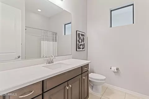 Bath - 719 E Summerside Rd, Phoenix, AZ 85042 photo 4 of 6