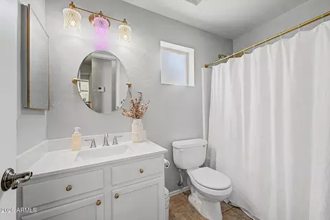 Bath - 3210 E Kristal Way, Phoenix, AZ 85050 photo 3 of 3