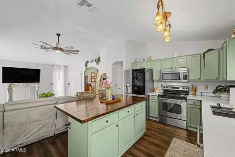Kitchen - 3210 E Kristal Way, Phoenix, AZ 85050 photo 3 of 4