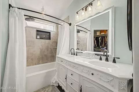 Bath - 3210 E Kristal Way, Phoenix, AZ 85050 photo 1 of 3