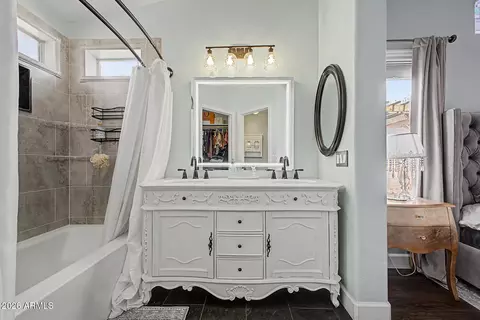 Bath - 3210 E Kristal Way, Phoenix, AZ 85050 photo 2 of 3
