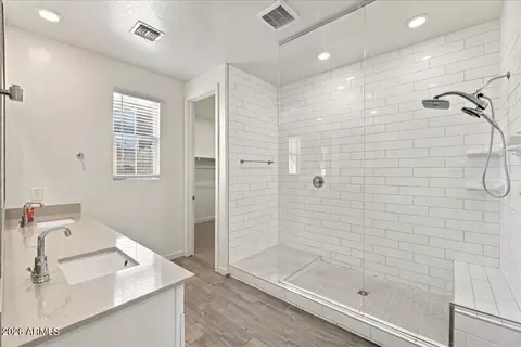 Bath - 924 E Anderson Ave, Phoenix, AZ 85022 photo 4 of 11