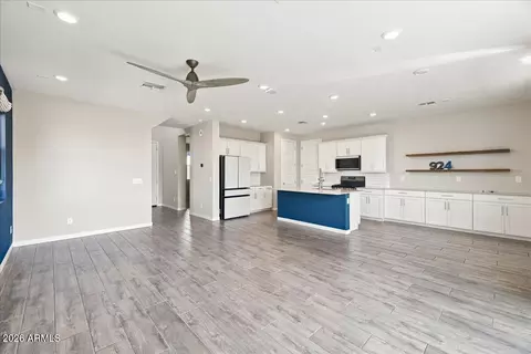 Living - 924 E Anderson Ave, Phoenix, AZ 85022 photo 3 of 6
