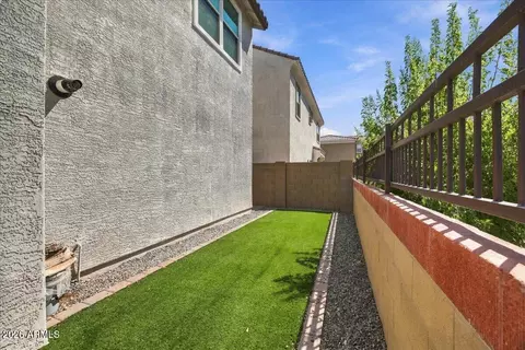 Exterior - 924 E Anderson Ave, Phoenix, AZ 85022 photo 7 of 17