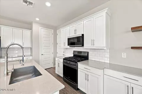 Kitchen - 924 E Anderson Ave, Phoenix, AZ 85022 photo 2 of 7
