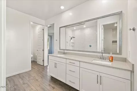 Bath - 924 E Anderson Ave, Phoenix, AZ 85022 photo 6 of 11