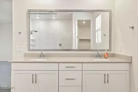 Bath - 924 E Anderson Ave, Phoenix, AZ 85022 photo 8 of 11