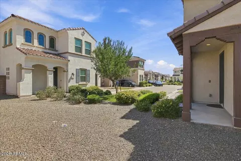 Exterior - 924 E Anderson Ave, Phoenix, AZ 85022 photo 6 of 17