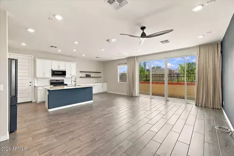 Living - 924 E Anderson Ave, Phoenix, AZ 85022 photo 2 of 6