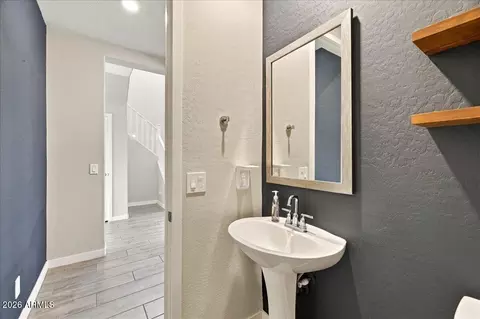Bath - 924 E Anderson Ave, Phoenix, AZ 85022 photo 2 of 11