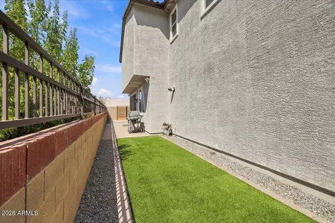 Exterior - 924 E Anderson Ave, Phoenix, AZ 85022 photo 8 of 17