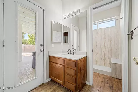 Bath - 3334 E Utopia Rd, Phoenix, AZ 85050 photo 4 of 5