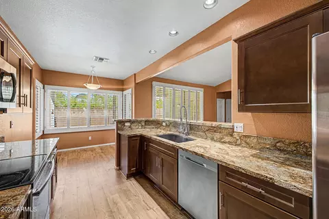 Kitchen - 3334 E Utopia Rd, Phoenix, AZ 85050 photo 3 of 6