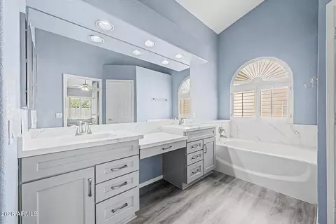 Bath - 3334 E Utopia Rd, Phoenix, AZ 85050 photo 1 of 5