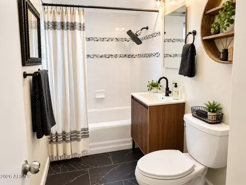 Bath - 1831 E Hubbell St, Phoenix, AZ 85006 photo 1 of 1