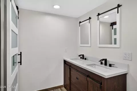 Bath - 5613 S 27th Pl, Phoenix, AZ 85040 photo 3 of 6