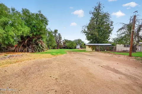 Exterior - 5613 S 27th Pl, Phoenix, AZ 85040 photo 13 of 29