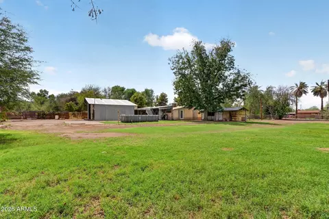 Exterior - 5613 S 27th Pl, Phoenix, AZ 85040 photo 11 of 29