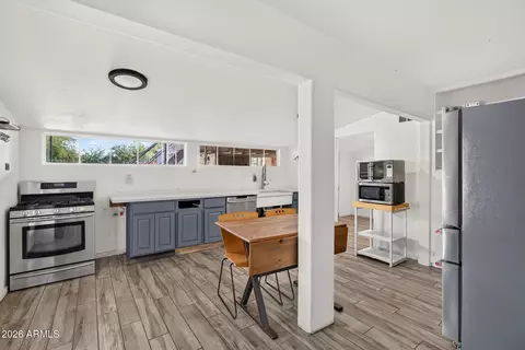 Kitchen - 5613 S 27th Pl, Phoenix, AZ 85040 photo 1 of 3