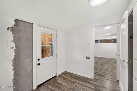 Entry Way - 5613 S 27th Pl, Phoenix, AZ 85040 photo 3 of 6