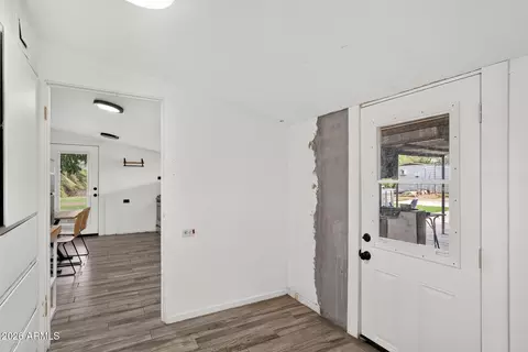 Entry Way - 5613 S 27th Pl, Phoenix, AZ 85040 photo 4 of 6