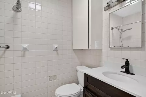 Bath - 5613 S 27th Pl, Phoenix, AZ 85040 photo 5 of 6