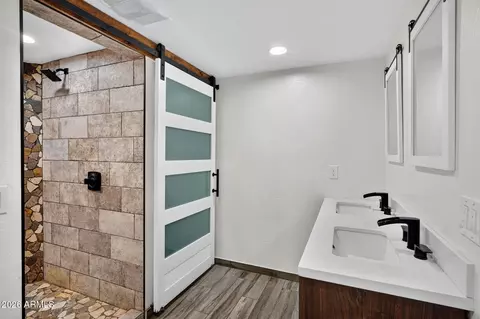 Bath - 5613 S 27th Pl, Phoenix, AZ 85040 photo 2 of 6
