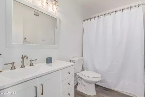 Bath - 4128 E Coolbrook Ave, Phoenix, AZ 85032 photo 3 of 3
