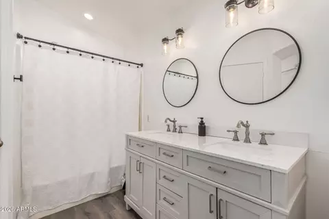 Bath - 4128 E Coolbrook Ave, Phoenix, AZ 85032 photo 1 of 3