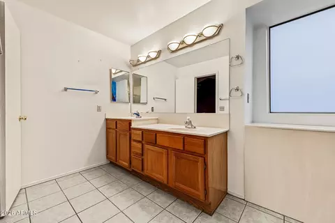 Bath - 1319 E Mineral Rd, Gilbert, AZ 85234 photo 2 of 4