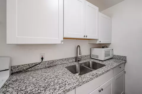 Kitchen - 3311 E Cambridge Ave, Phoenix, AZ 85008 photo 9 of 11