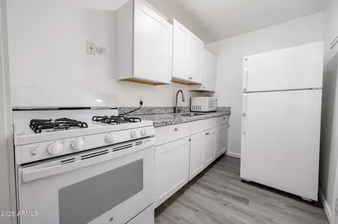 Kitchen - 3311 E Cambridge Ave, Phoenix, AZ 85008 photo 5 of 11