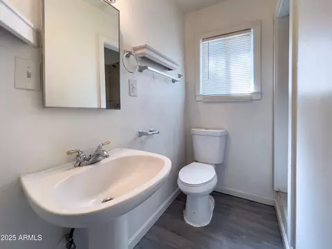 Bath - 3311 E Cambridge Ave, Phoenix, AZ 85008 photo 6 of 7