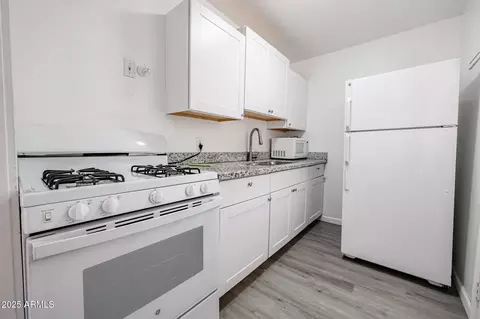 Kitchen - 3311 E Cambridge Ave, Phoenix, AZ 85008 photo 7 of 11