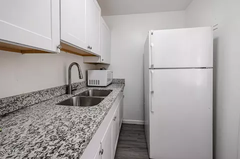 Kitchen - 3311 E Cambridge Ave, Phoenix, AZ 85008 photo 8 of 11