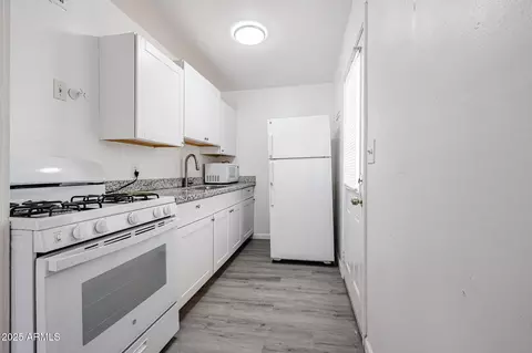 Kitchen - 3311 E Cambridge Ave, Phoenix, AZ 85008 photo 6 of 11