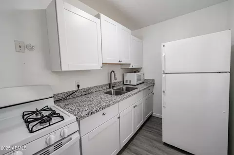 Kitchen - 3311 E Cambridge Ave, Phoenix, AZ 85008 photo 4 of 11